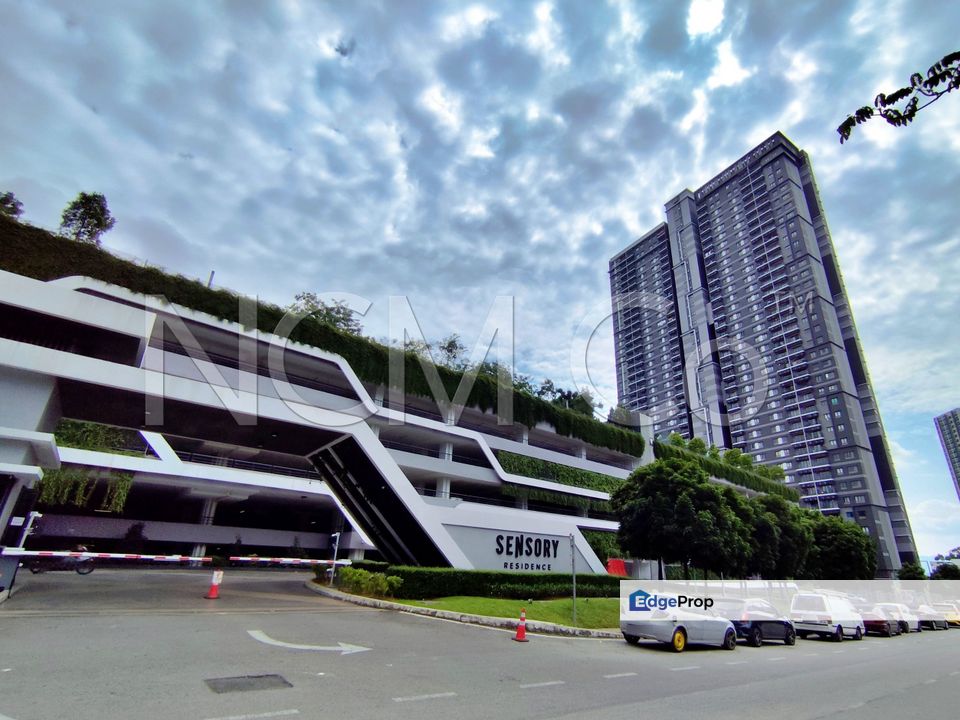 [Near Universiti Kebangsaan Malaysia (UKM) & IOI City Mall] Service Apartment [Easy commute to Putrajaya & Bangi], Selangor, Dengkil