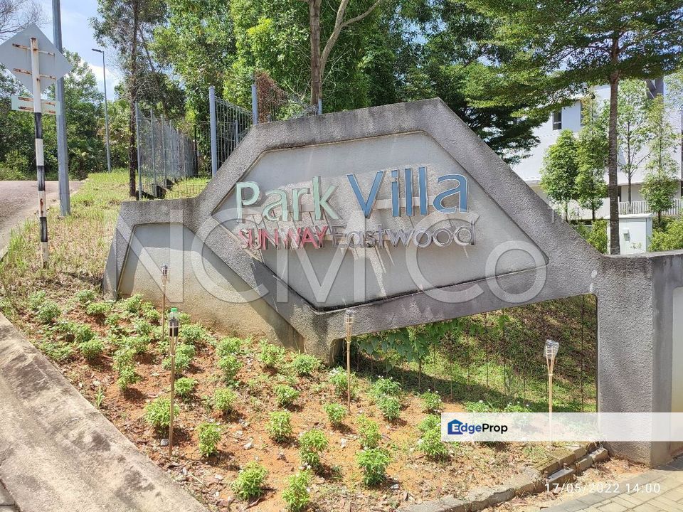 [Gated & Guarded Community] 3 Storey Terrace House [Surrounded by Various Amenities], Selangor, Seri Kembangan