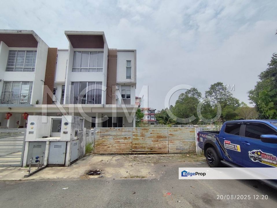 Town House, Selangor, Puchong