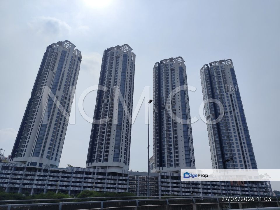 [Seamless connectivity to the iconic Petronas Twin Towers & Menara Kuala Lumpur ] Service Apartment [ Close to educational institutions like Universit, Kuala Lumpur, 