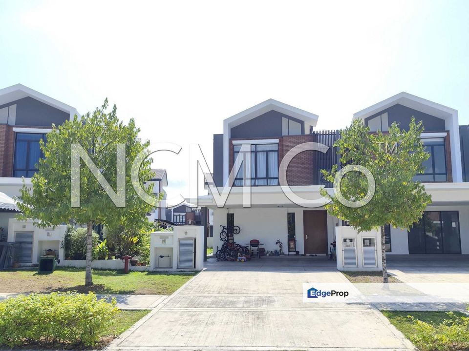 [Direct access to a Waterfront Village & 50-acre park and lake] 2 Storey Superlink /Terrace House [Closeness to shopping malls like AEON Mall Rawang &, Selangor, Rawang