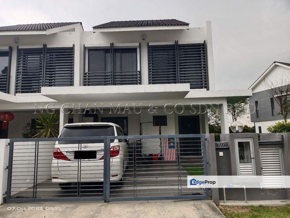 Stratified 2 Storey Terrace House with Extra Land, Selangor, 
