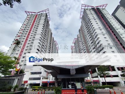 [Balcony overlooking the swimming pool] Service Apartment [Prime location near Bandar Sunway], Selangor, Puchong