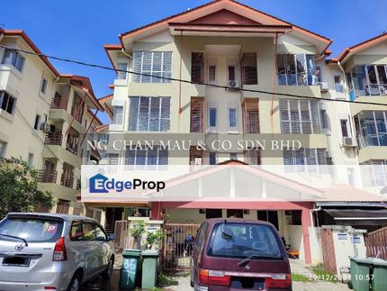 Town House [7 min to Selayang Community College; Easy Access via Jalan Rawang], Selangor, Rawang