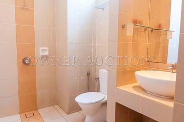 [3-Star Hotel Building with High Occupancy] Freehold Hotel Building [Centre of Jalan Bukit Bintang/ Jalan Alor/ Petaling Street]