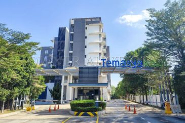 [Duplex unit] Condominium [10 min to AEON Big & Subang Parade]