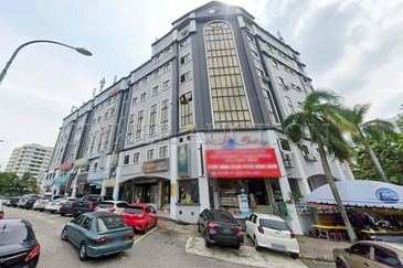 [High Visibility Location] Office with Lift [Well-connected on Jalan Puchong, Jalan Klang Lama (Old Klang Road)]