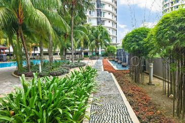 [Mid-density serviced residence with modern facilities] Tiara Mutiara Service Apartment [7 min to KTM Petaling Station]