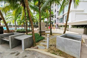 [Mid-density serviced residence with modern facilities] Tiara Mutiara Service Apartment [7 min to KTM Petaling Station]