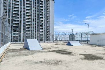 [Penthouse unit; Balcony with city view] Condominium [4 min to DPULZE Shopping Centre, Tamarind Square & MMU]