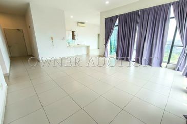 [Penthouse unit; Balcony with city view] Condominium [4 min to DPULZE Shopping Centre, Tamarind Square & MMU]