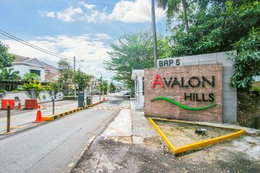 [Renovated with Partial Furnished] 2 Storey Semi Detached House [5 min to SB Mall]