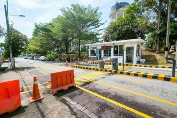 [Renovated with Partial Furnished] 2 Storey Semi Detached House [5 min to SB Mall]