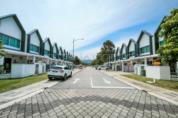 [Prime Location in a growing township; Brand new unit] 2 Storey Terrace House [7 min to Broga Hill Park]