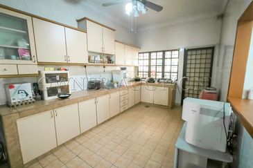 [Renovated with Partial Furnished] 2 Storey Semi Detached House [5 min to SB Mall]