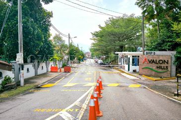 [Renovated with Partial Furnished] 2 Storey Semi Detached House [5 min to SB Mall]