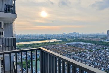 [Balcony unit with lake view] Service Apartment [4 min to Uptown Puchong Night Bazaar]