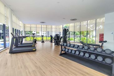 [Balcony unit with lake view] Service Apartment [4 min to Uptown Puchong Night Bazaar]