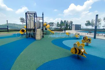 [Balcony unit with lake view] Service Apartment [4 min to Uptown Puchong Night Bazaar]