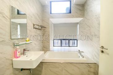 [Surrounded by Iconic Attractions] Service Apartment [7 min to Mahkota Parade]