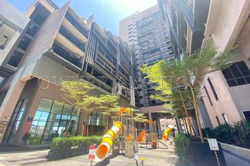 [Surrounded by Iconic Attractions] Service Apartment [7 min to Mahkota Parade]