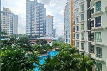 [Mid-density serviced residence with modern facilities] Tiara Mutiara Service Apartment [7 min to KTM Petaling Station]