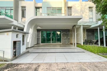 [Gated & Guarded community] 2 Storey Linked Villa [Direct access via new SEG Interchange (Putrajaya Link)]