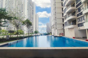 [High Floor Unit; ROI up to 5%] Service Apartment [Bordering to Singapore; 3 min walk to Lido Beach Country Garden]