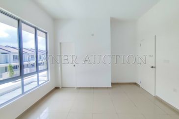 [Unoccupied Unit; 4+1 Room and 3 Bathroom] 2 Storey Terrace House [12 Min to Mydin Mall Seremban 2; 5 Min to Sendayan Merchant Square]