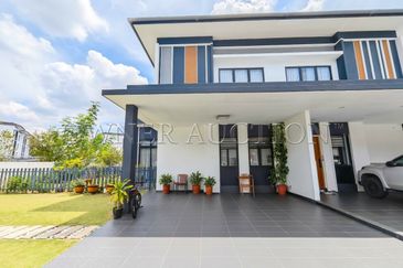 [Corner Lot unit; Premium Facilities] 2 Storey Terrace House [Accessible to NKVE in Klang Valley Western Corridor, Located just before Setia Alam]