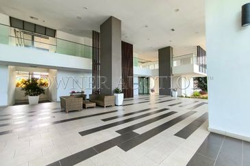 [Penthouse unit; Balcony with city view] Condominium [4 min to DPULZE Shopping Centre, Tamarind Square & MMU]