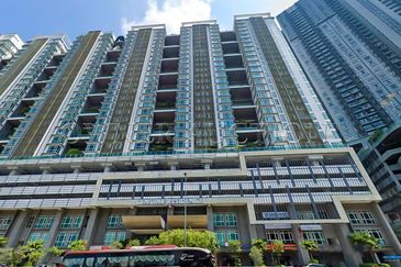 [Gated & Guarded with Multi-Tier Security] Service Apartment [Easy Link to Buses,MRT,LRT & KTM via the nearby TBS Hub]
