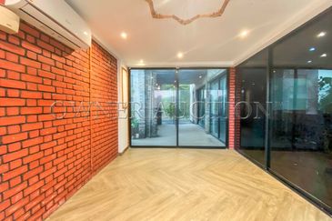 [Gated and Guarded Community; Located in Strategic and Matured Township] Shop Office [5 Min to Sungai Buloh MRT/KTM Station]