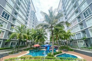 [Strategic Location] Condominium [Next to Bukit Kemuning Golf & Country Resort]