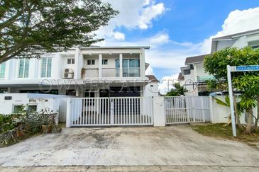 [Brand new unit; With extra land] 2 Storey Terrace House [5 min to Sanctuary Mall, Lotus's Rimbayu and Quayside Mall]