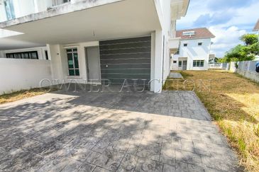 [Brand new unit; With extra land] 2 Storey Terrace House [5 min to Sanctuary Mall, Lotus's Rimbayu and Quayside Mall]