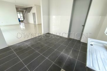 [Brand new unit; With extra land] 2 Storey Terrace House [5 min to Sanctuary Mall, Lotus's Rimbayu and Quayside Mall]