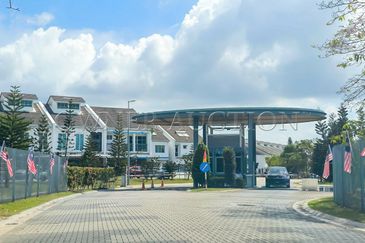 [Brand new unit; With extra land] 2 Storey Terrace House [5 min to Sanctuary Mall, Lotus's Rimbayu and Quayside Mall]