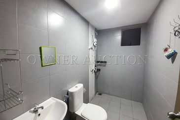 [ROI up to 5%; Potential investment unit for expatriates and foreigners] Service Apartment [Located within the heart of Seri Kembangan;  5 min to SMK 