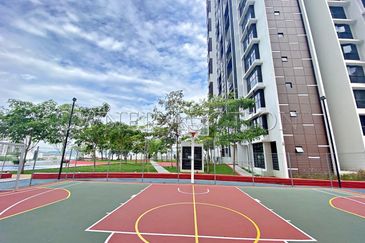 [ROI up to 5%; Potential investment unit for expatriates and foreigners] Service Apartment [Located within the heart of Seri Kembangan;  5 min to SMK 
