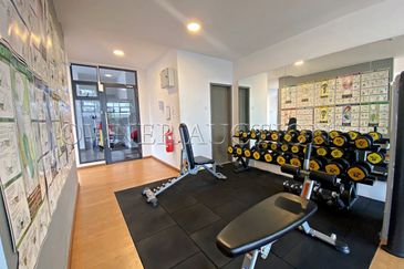 [ROI up to 5%; Potential investment unit for expatriates and foreigners] Service Apartment [Located within the heart of Seri Kembangan;  5 min to SMK 