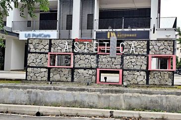 [ROI up to 5%; Potential investment unit for expatriates and foreigners] Service Apartment [Located within the heart of Seri Kembangan;  5 min to SMK 