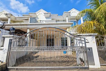 [Gated and Guarded Community; Located in Strategic and Matured Township] 2 Storey Semi Detached House [Easily Accessible Via Selat Klang Highway and F