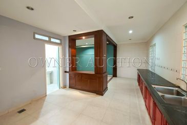 [Gated and Guarded Community; Located in Strategic and Matured Township] 2 Storey Semi Detached House [Easily Accessible Via Selat Klang Highway and F