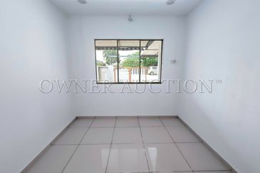 [Located in Strategic and Mature Township] 1 Storey Terrace House [Surrounded by a Variety of Shops and Daily Essential]