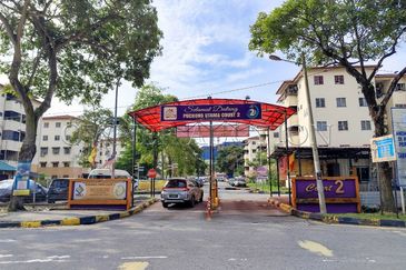 [Easily Accessible Via LDP Highway and Jalan Subang; Low Cost] Flat [8 Min to Puchong Perdana LRT Station]