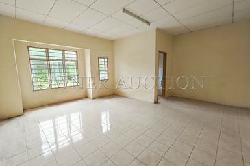 [Ideal for family living or long-term investment] 2 Storey Terrace House [8 min to Econsave Batu Berendam]