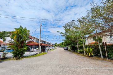 [Ideal for family living or long-term investment] 2 Storey Terrace House [10 min to NSK Trade City (Melaka) Sdn Bhd & Mydin MITC Ayer Keroh]