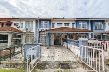 [Tourist city; ideal for homestay or rental investment] 2 Storey Terrace House [Proximity to Zoo Melaka and Melaka Botanical Garden]