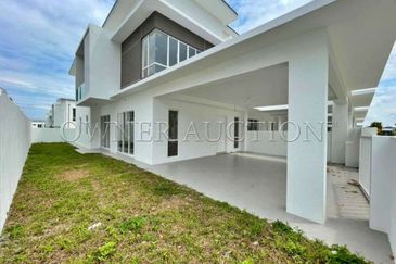 [60% Occupancy Rate; Mixed Community of Residents] 2 Storey Terrace House [Easily Accessible Via Jalan Gadong Jaya - Kayu Ara & Seremban - Bukit Nenas